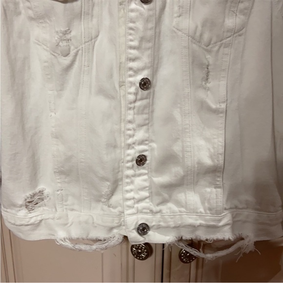 White distressed Abercrombie and Fitch Jean jacket - Picture 3 of 10